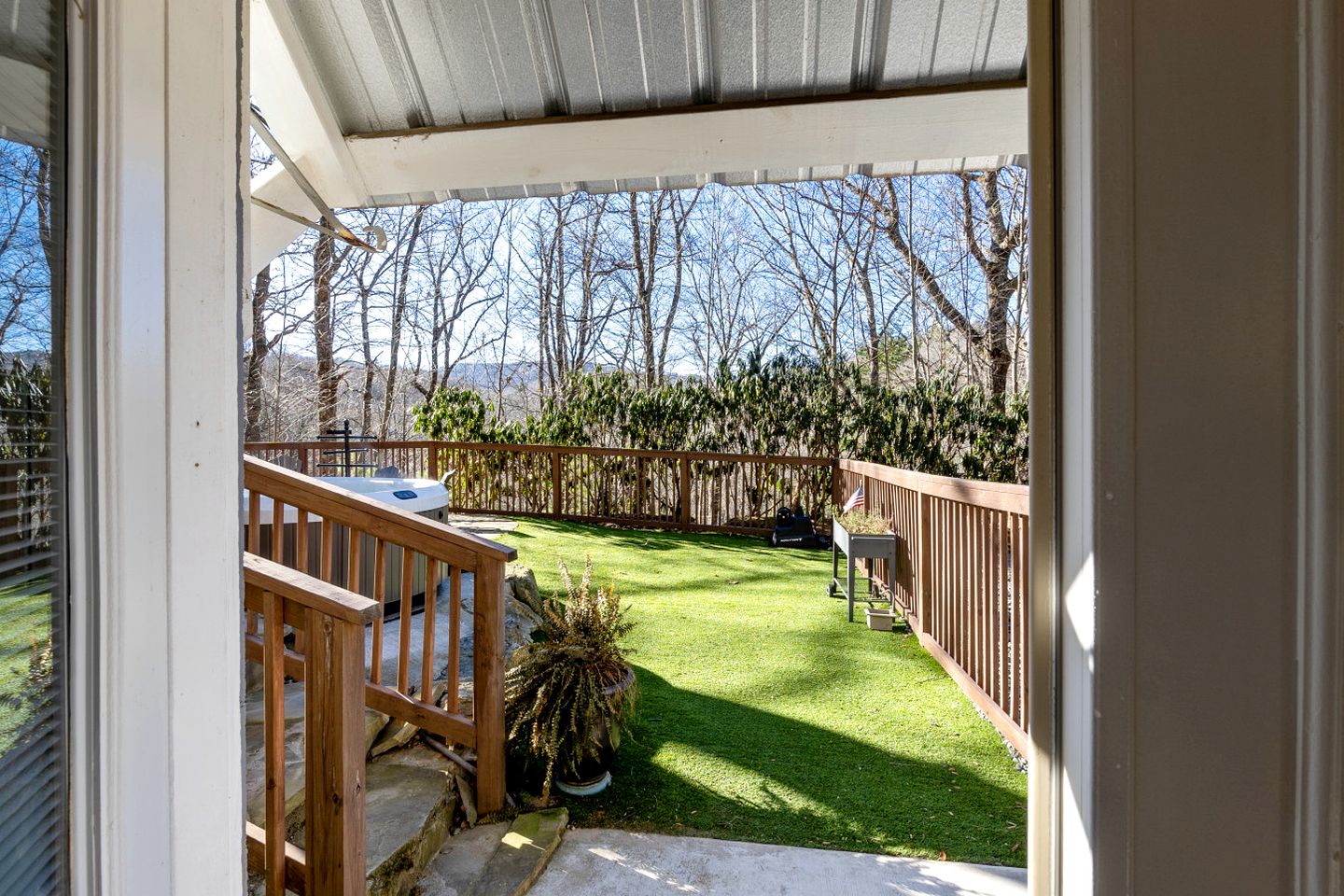 Spectacular Luxurious Container with Outdoor Hot-Tub and Fire Pit in North Carolina