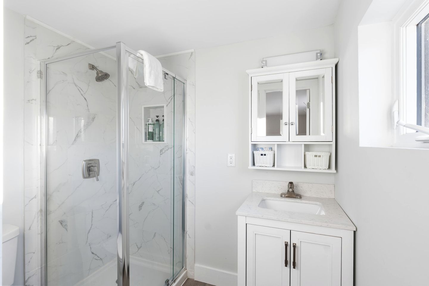 Spectacular Luxurious Container with Outdoor Hot-Tub and Fire Pit in North Carolina