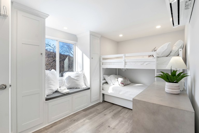 Containers (United States of America, Blowing Rock, North Carolina)