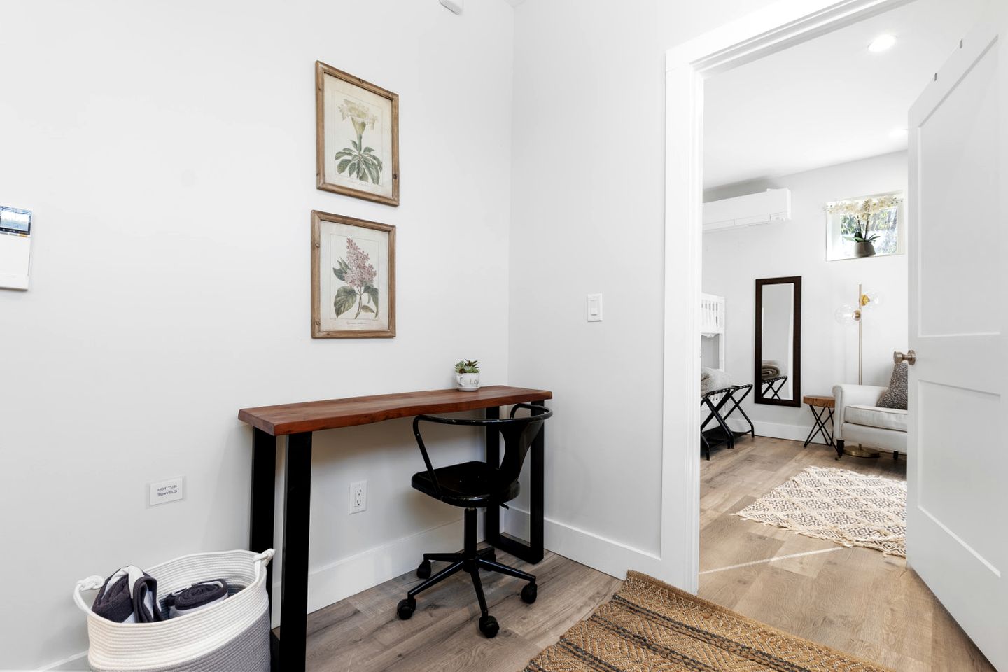 Spectacular Luxurious Container with Outdoor Hot-Tub and Fire Pit in North Carolina