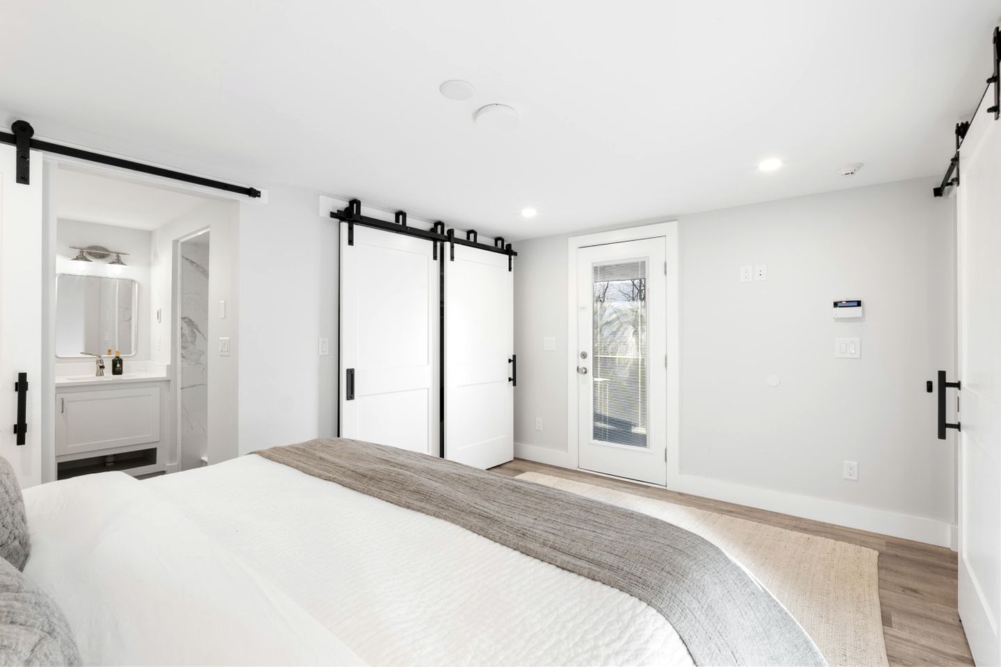 Spectacular Luxurious Container with Outdoor Hot-Tub and Fire Pit in North Carolina