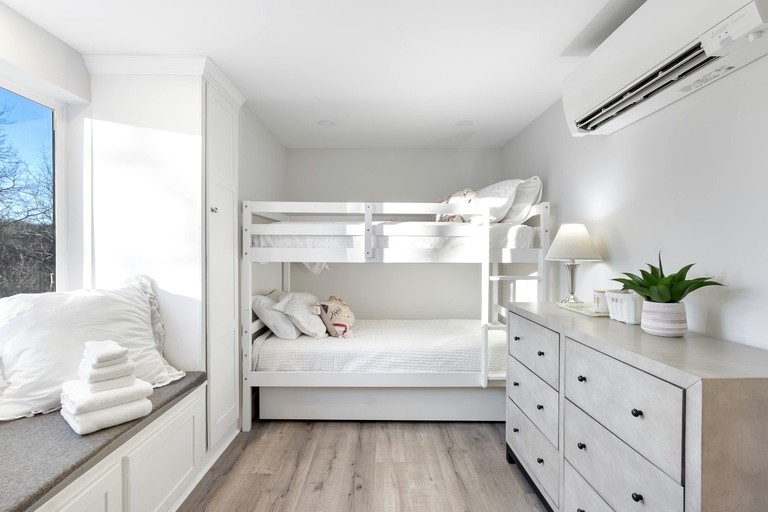 Containers (United States of America, Blowing Rock, North Carolina)