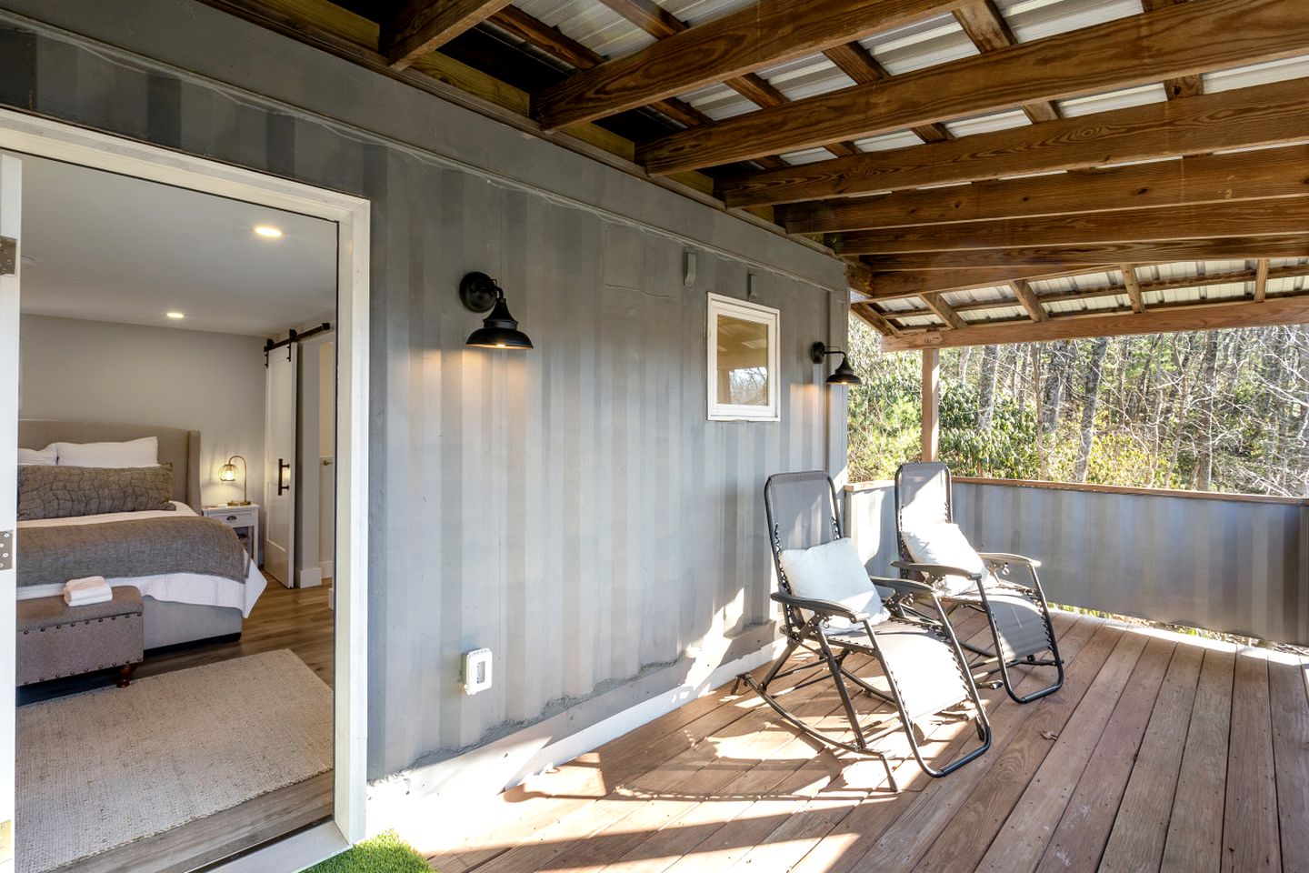 Spectacular Luxurious Container with Outdoor Hot-Tub and Fire Pit in North Carolina