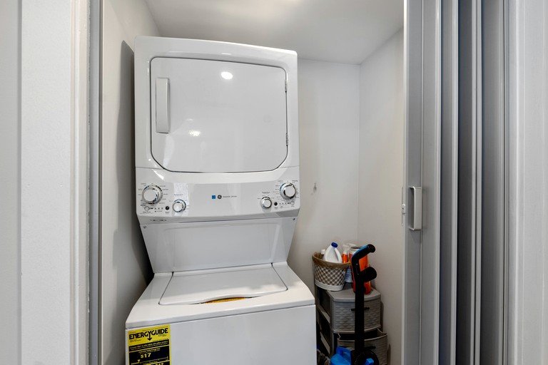 Containers (United States of America, Blowing Rock, North Carolina)