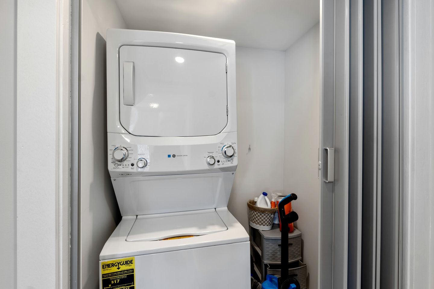 Spectacular Luxurious Container with Outdoor Hot-Tub and Fire Pit in North Carolina