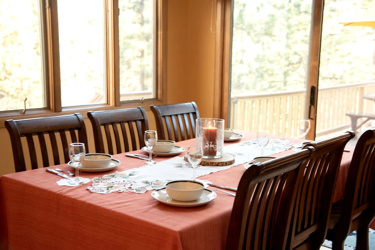 Spectacular Mountain Retreat: Big Cabin with Spa & Pool Table in Big Bear, California