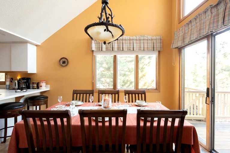 Cabins (United States of America, Big Bear Lake, California)