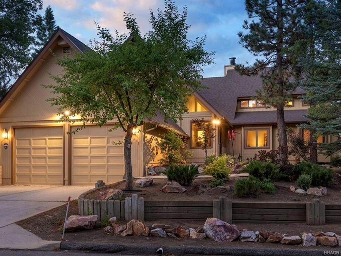 Cabins (United States of America, Big Bear Lake, California)