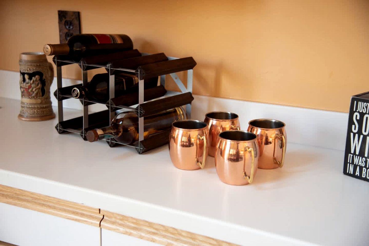 Spectacular Mountain Retreat: Big Cabin with Spa & Pool Table in Big Bear, California