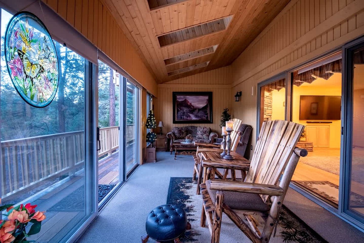 Spectacular Mountain Retreat: Big Cabin with Spa & Pool Table in Big Bear, California