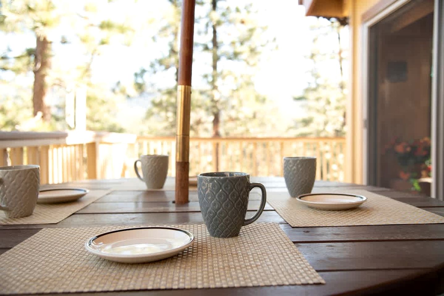 Spectacular Mountain Retreat: Big Cabin with Spa & Pool Table in Big Bear, California