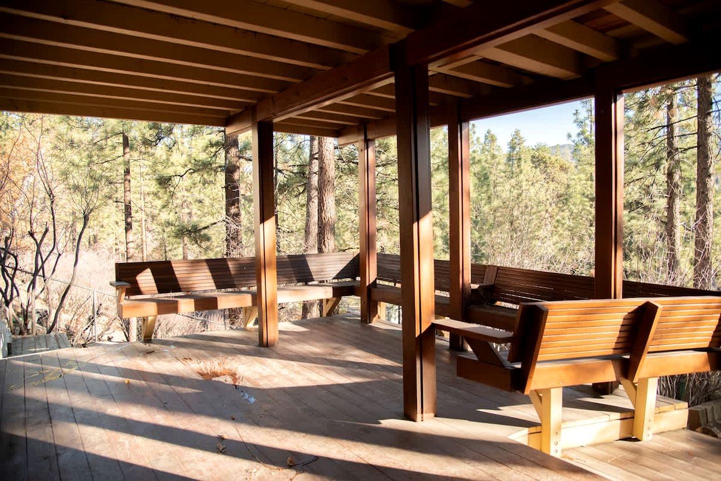 Spectacular Mountain Retreat: Big Cabin with Spa & Pool Table in Big Bear, California