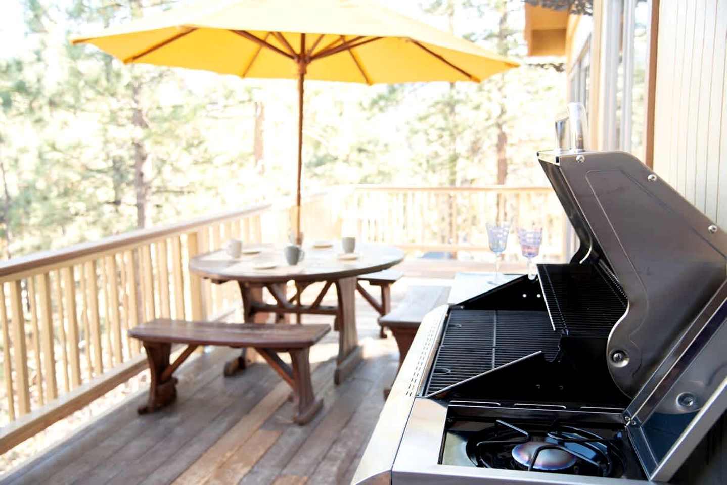 Spectacular Mountain Retreat: Big Cabin with Spa & Pool Table in Big Bear, California