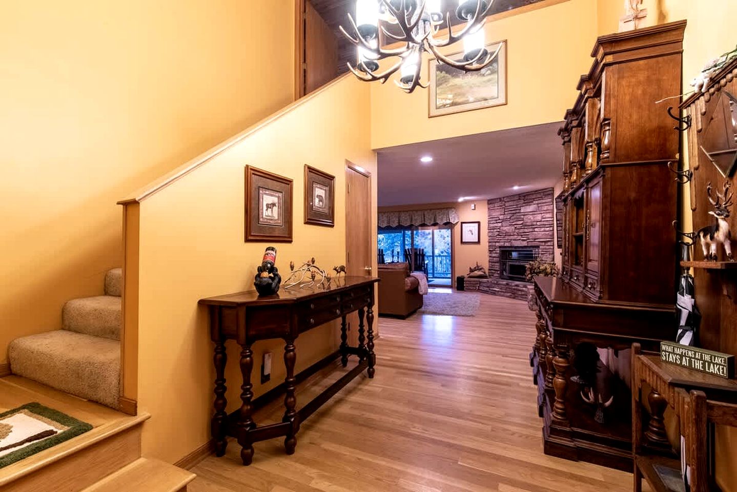 Spectacular Mountain Retreat: Big Cabin with Spa & Pool Table in Big Bear, California