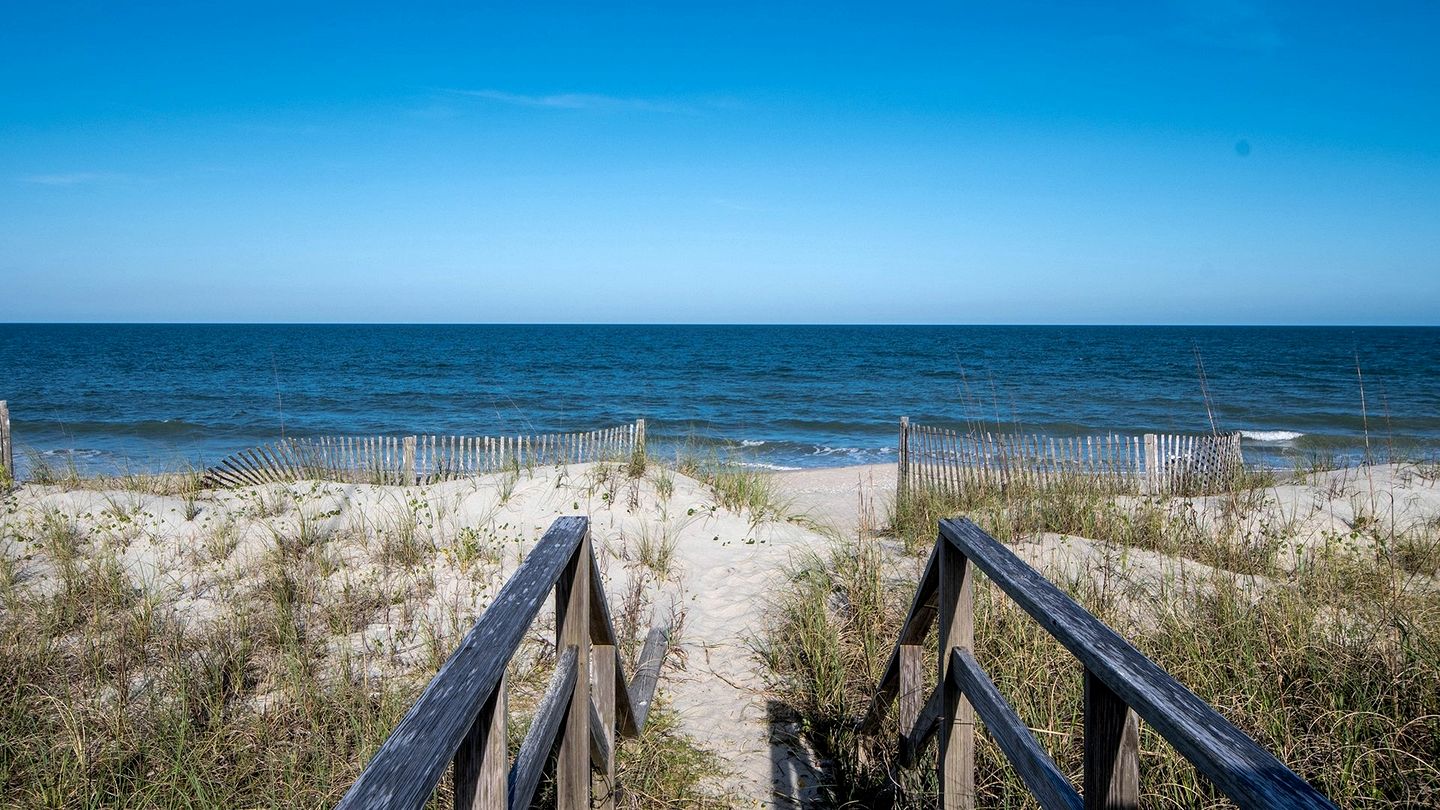 Oceanfront Beach House with Spectacular Views Georgetown, South Carolina