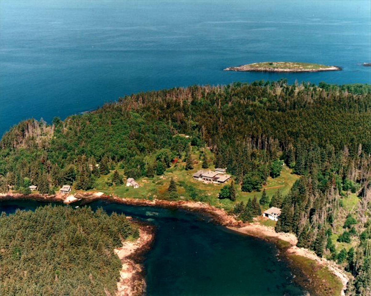 Beautiful Private Retreat with Private Beaches and Boat on McGee Island, Maine