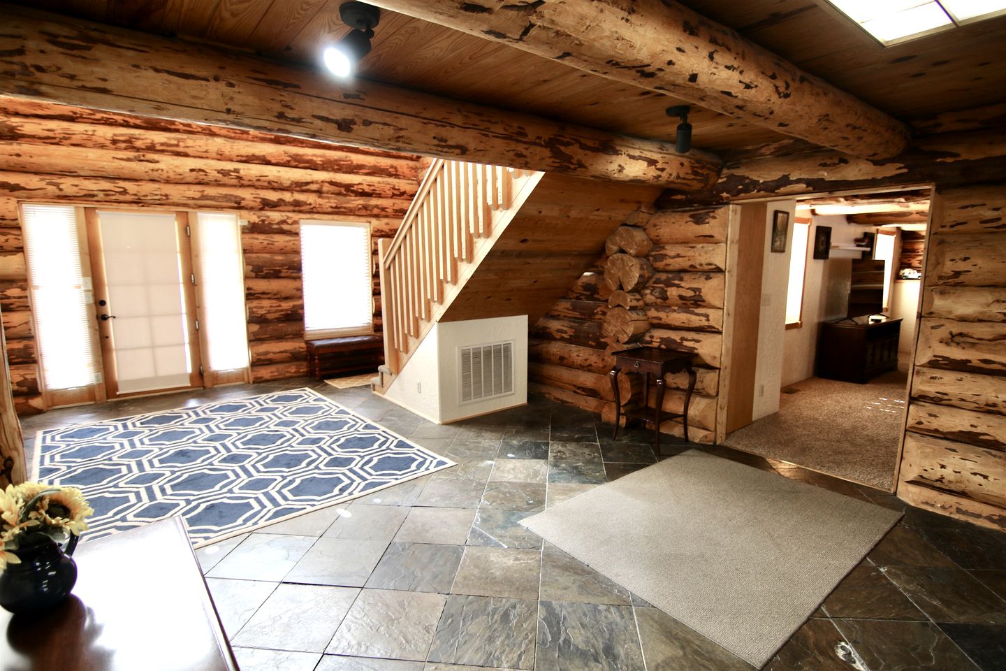 Spectacular Rustic Wooden Cabin in Blanding, Utah