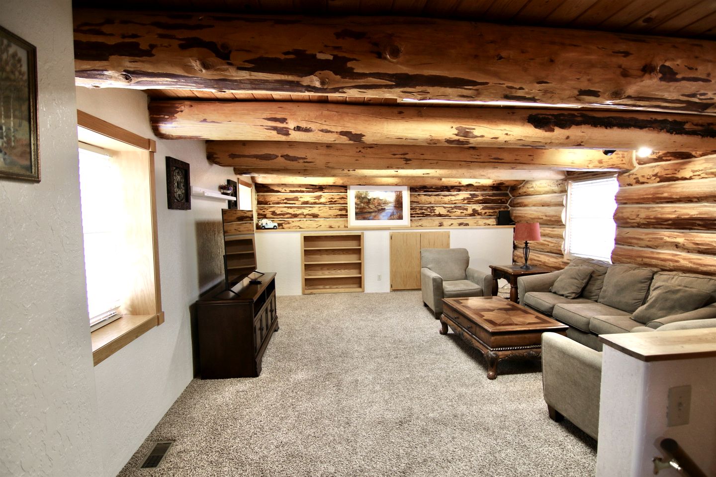 Spectacular Rustic Wooden Cabin in Blanding, Utah
