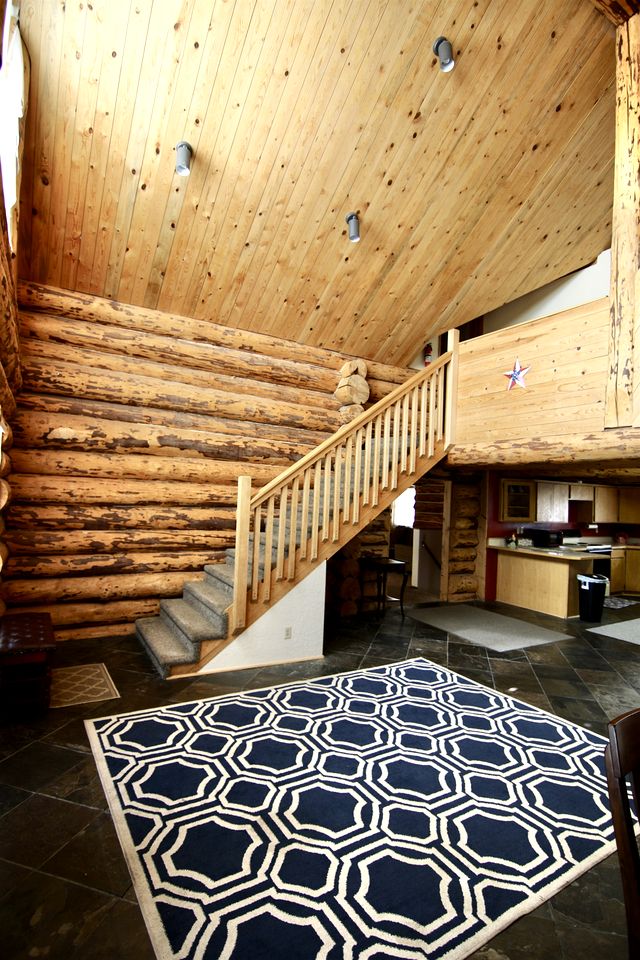 Spectacular Rustic Wooden Cabin in Blanding, Utah