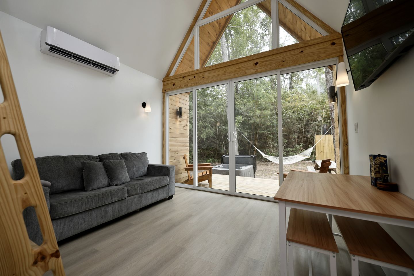 Luxury Cabin with Private Hot Tub - Cueta, Montgomery, TX