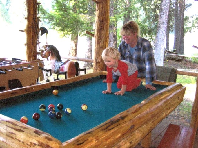 Cabins (Bigfork, Montana, United States)