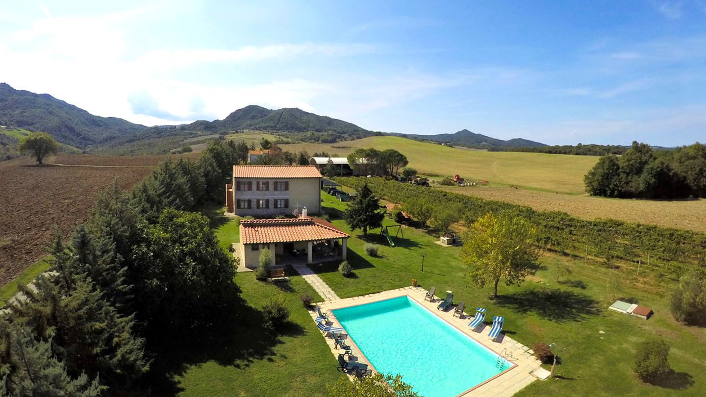 Spectacular Tuscan Luxury Villa on a Vineyard with a Pool near Cecina, Italy