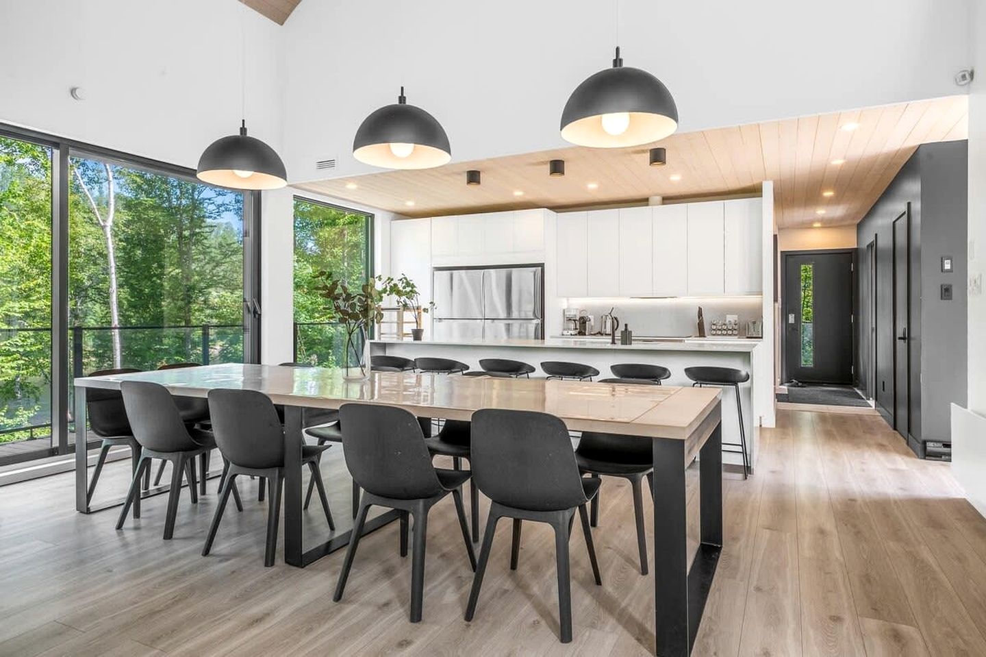Spectacular Villa with Sauna, Jacuzzi, Kayaks and Amazing Outdoor and Indoor Living Space in St Mathieu du Parc, Quebec