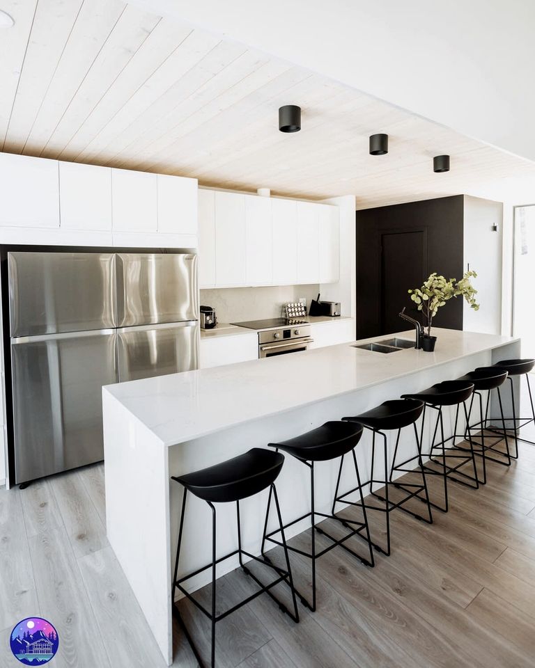 Spectacular Villa with Sauna, Jacuzzi, Kayaks and Amazing Outdoor and Indoor Living Space in St Mathieu du Parc, Quebec