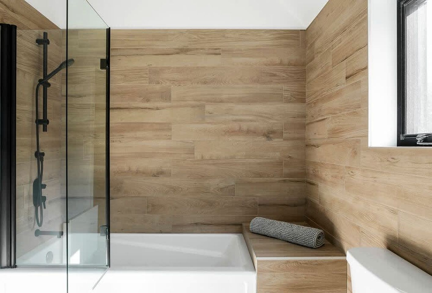 Spectacular Villa with Sauna, Jacuzzi, Kayaks and Amazing Outdoor and Indoor Living Space in St Mathieu du Parc, Quebec