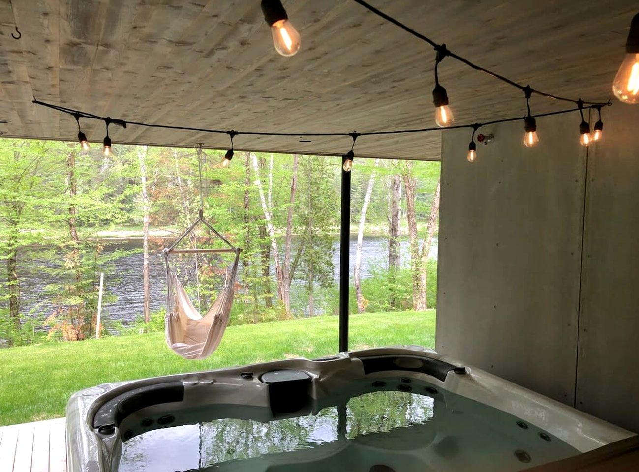 Spectacular Villa with Sauna, Jacuzzi, Kayaks and Amazing Outdoor and Indoor Living Space in St Mathieu du Parc, Quebec