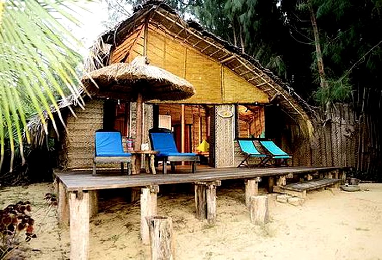 Huts (Kalpitiya, Northwestern Province, Sri Lanka)