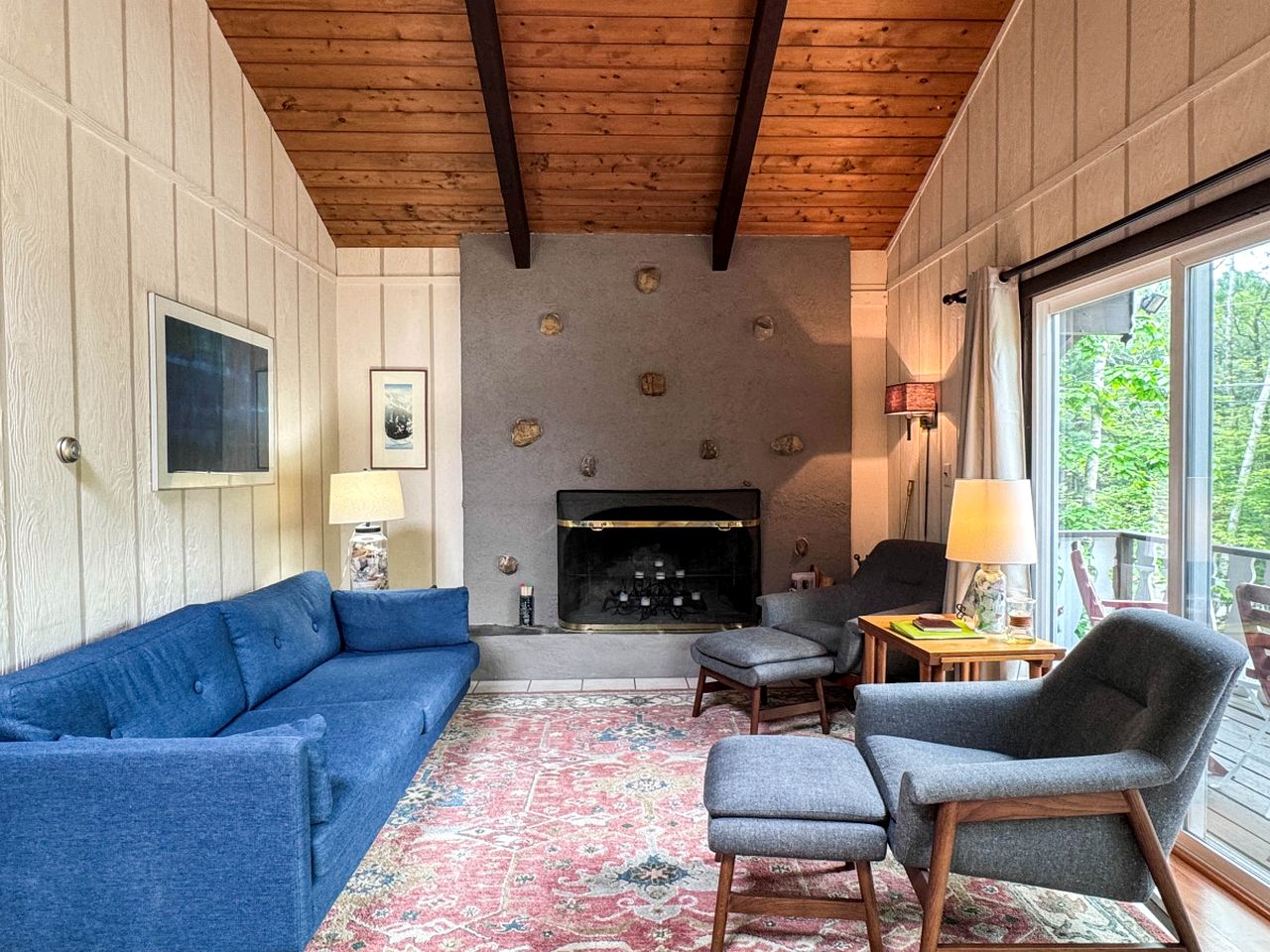 Spectacular Wooden Cabin with Barbecue and Hot-tub in Glen, New Hampshire