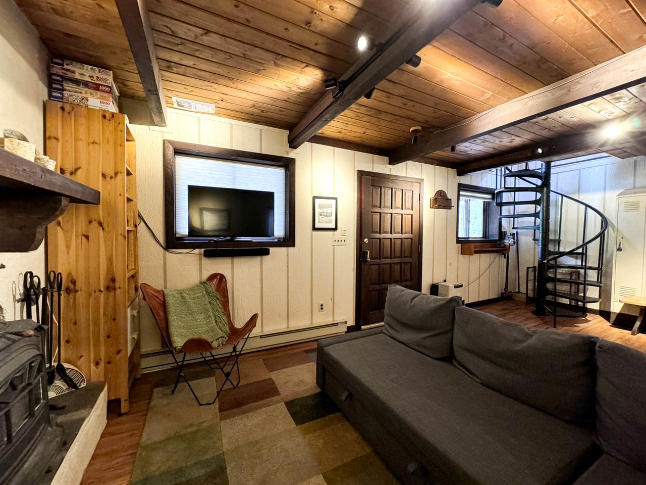 Spectacular Wooden Cabin with Barbecue and Hot-tub in Glen, New Hampshire