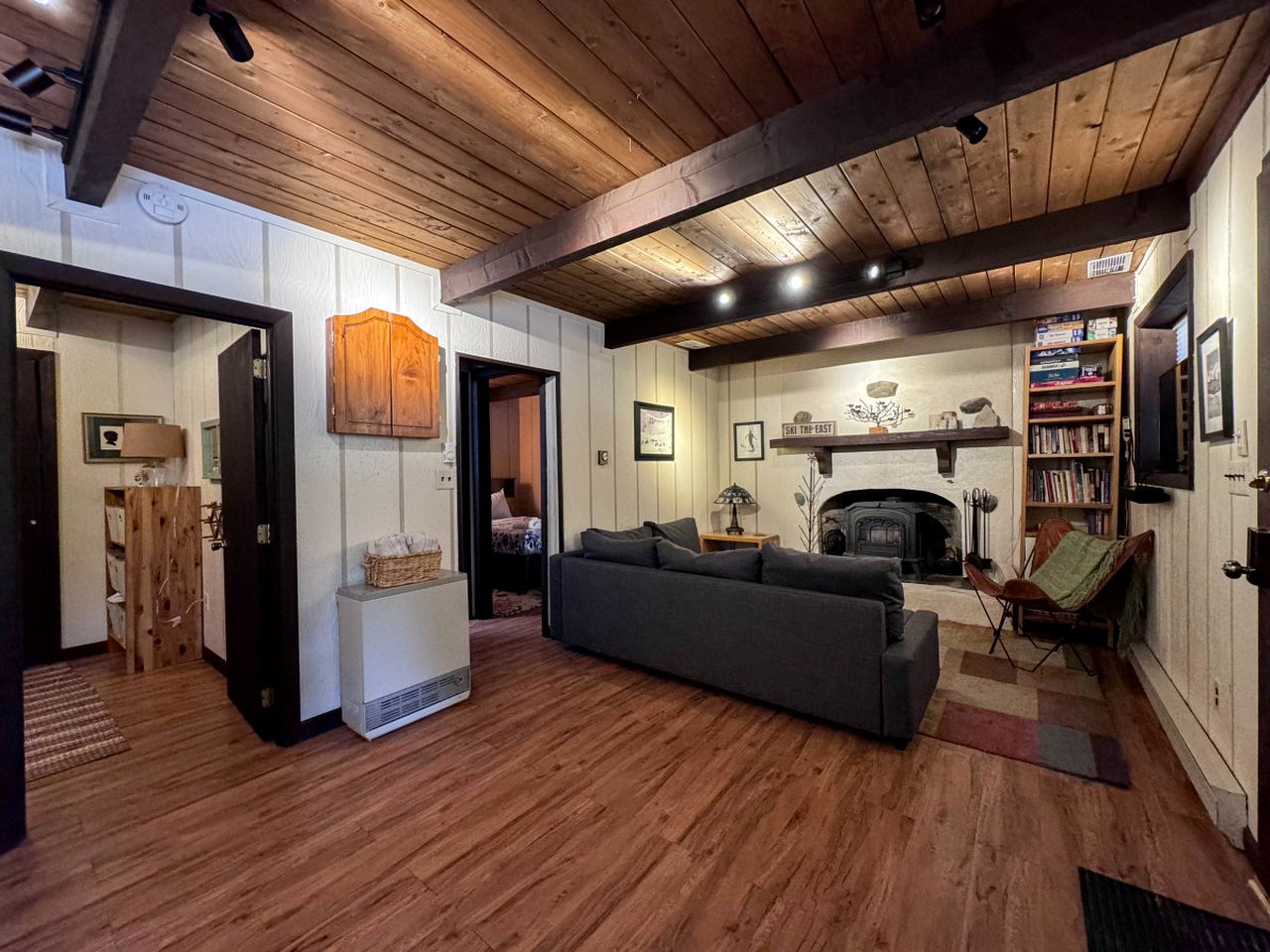 Spectacular Wooden Cabin with Barbecue and Hot-tub in Glen, New Hampshire