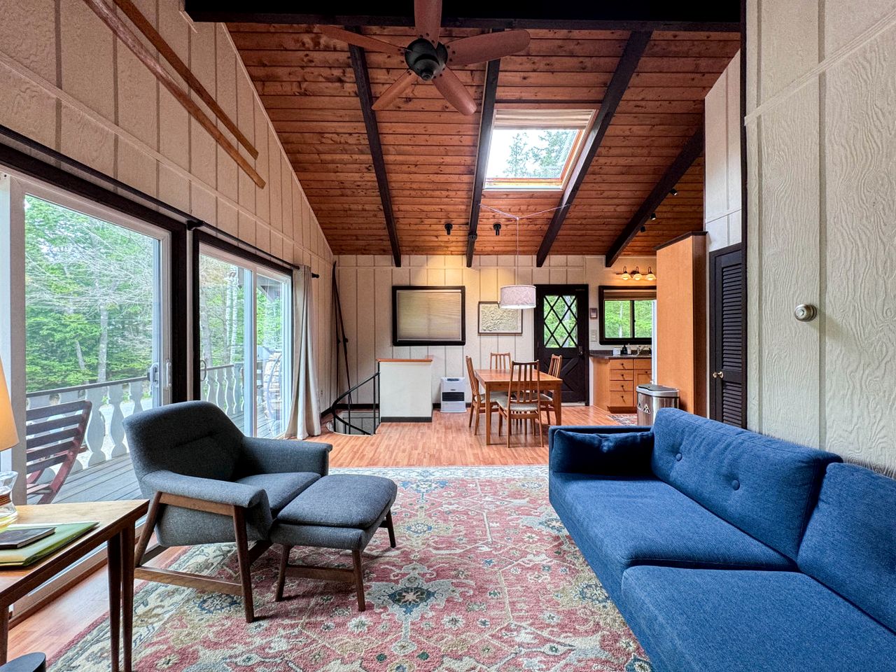 Spectacular Wooden Cabin with Barbecue and Hot-tub in Glen, New Hampshire
