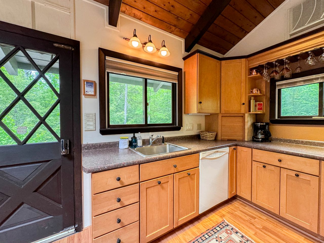 Spectacular Wooden Cabin with Barbecue and Hot-tub in Glen, New Hampshire