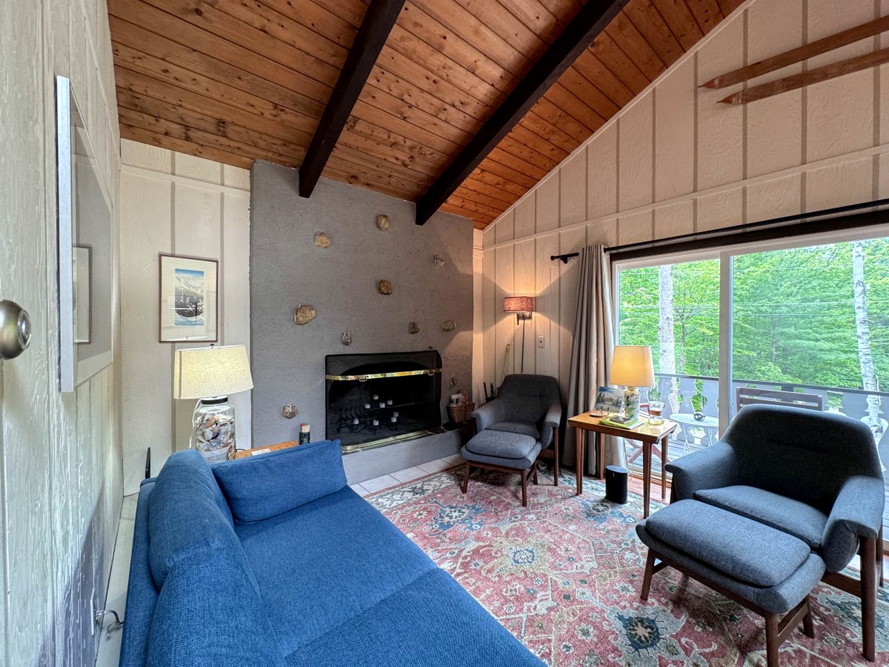 Spectacular Wooden Cabin with Barbecue and Hot-tub in Glen, New Hampshire