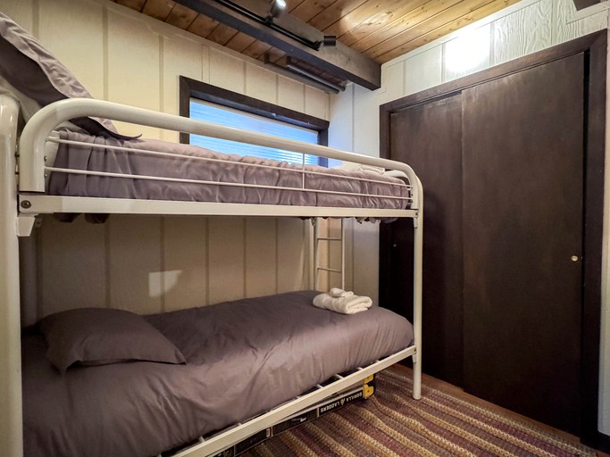 Cabins (United States of America, Glen, New Hampshire)