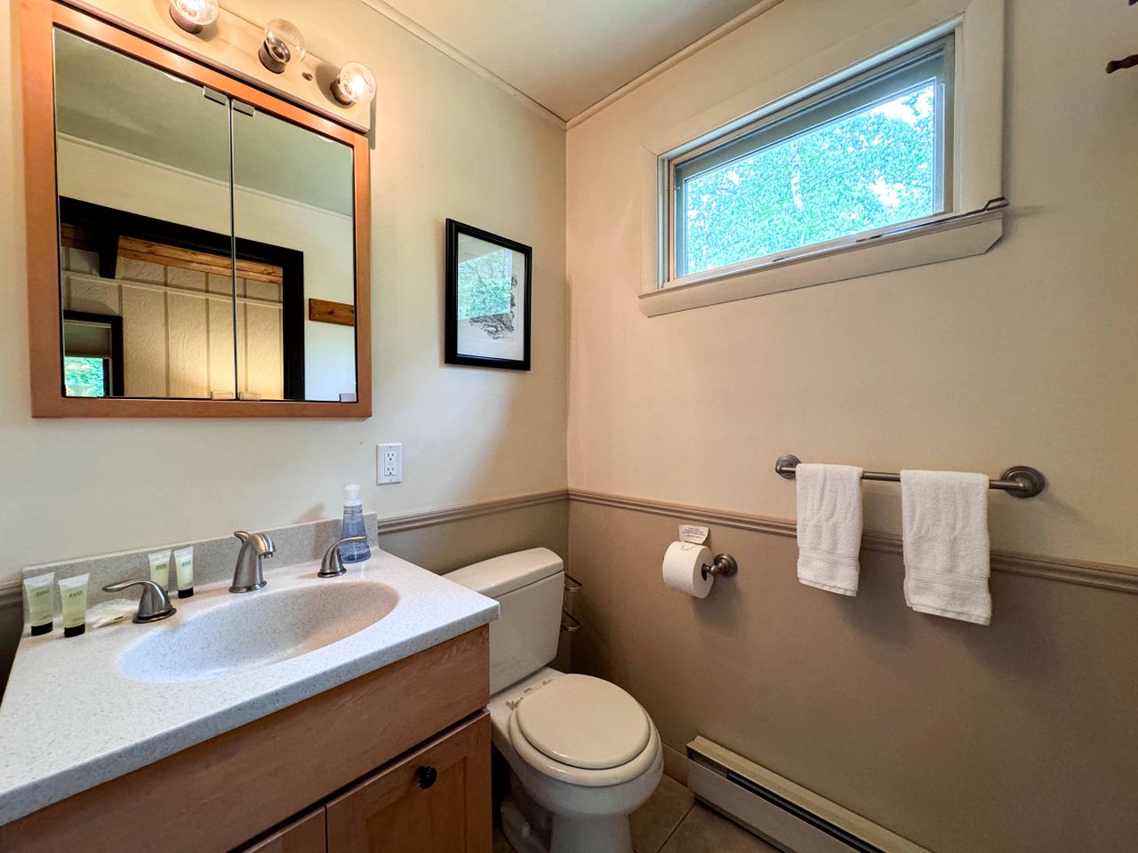 Spectacular Wooden Cabin with Barbecue and Hot-tub in Glen, New Hampshire