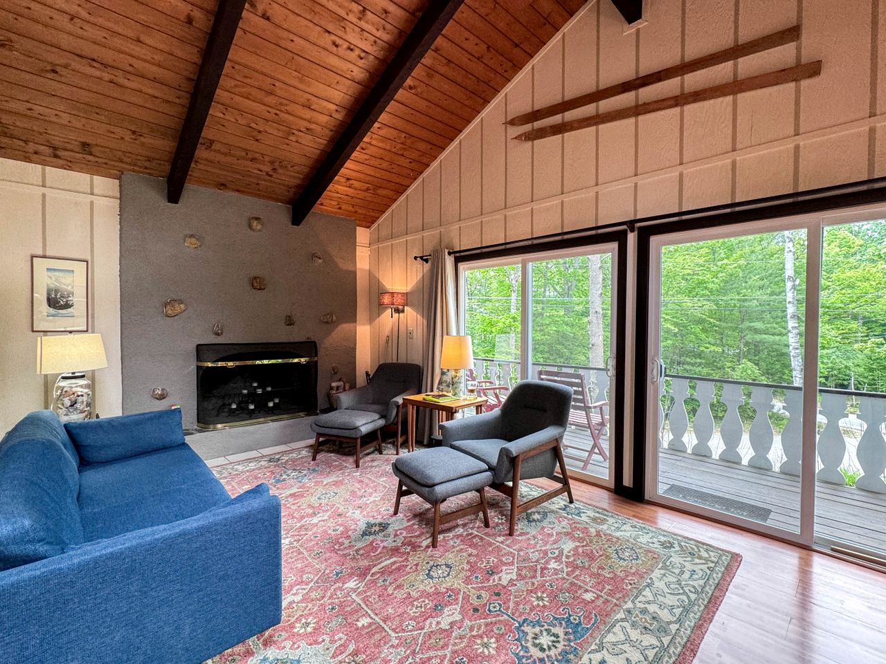 Spectacular Wooden Cabin with Barbecue and Hot-tub in Glen, New Hampshire