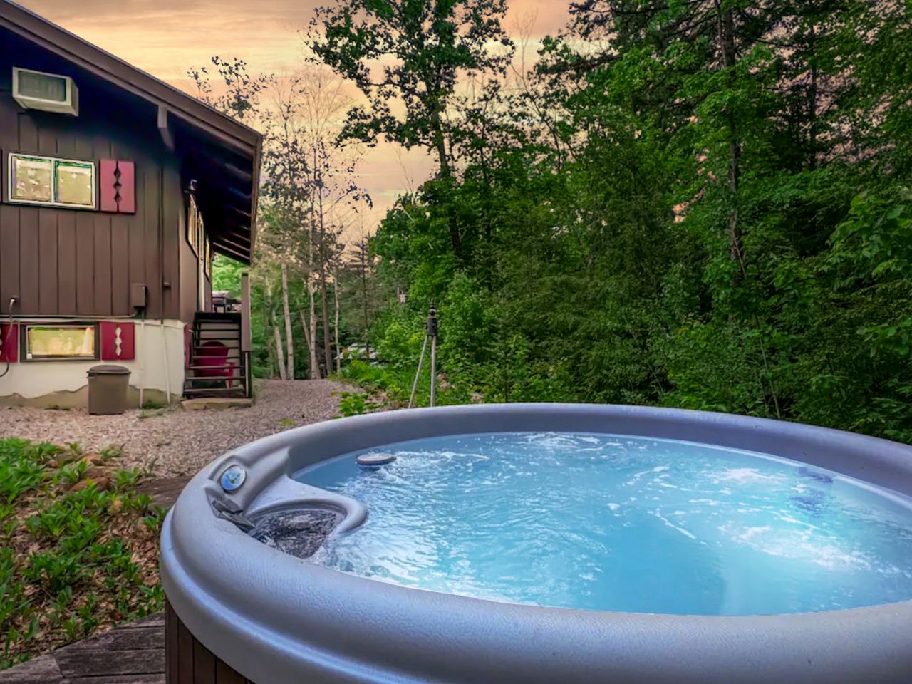 Spectacular Wooden Cabin with Barbecue and Hot-tub in Glen, New Hampshire
