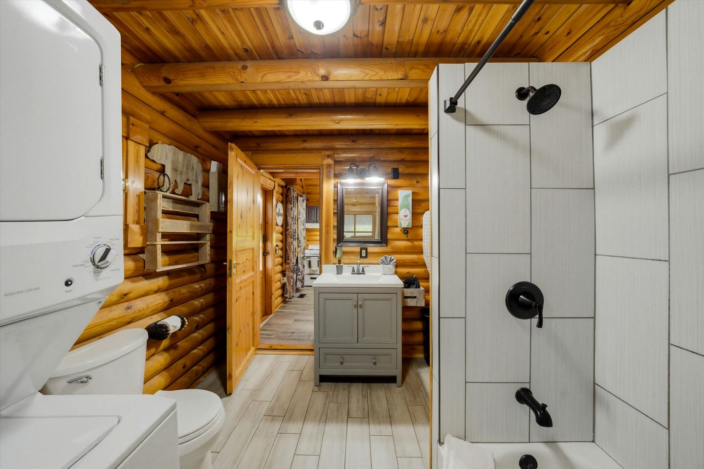 Spectacular Wooden Cabin with Hot-tub in Sevierville, Tennessee