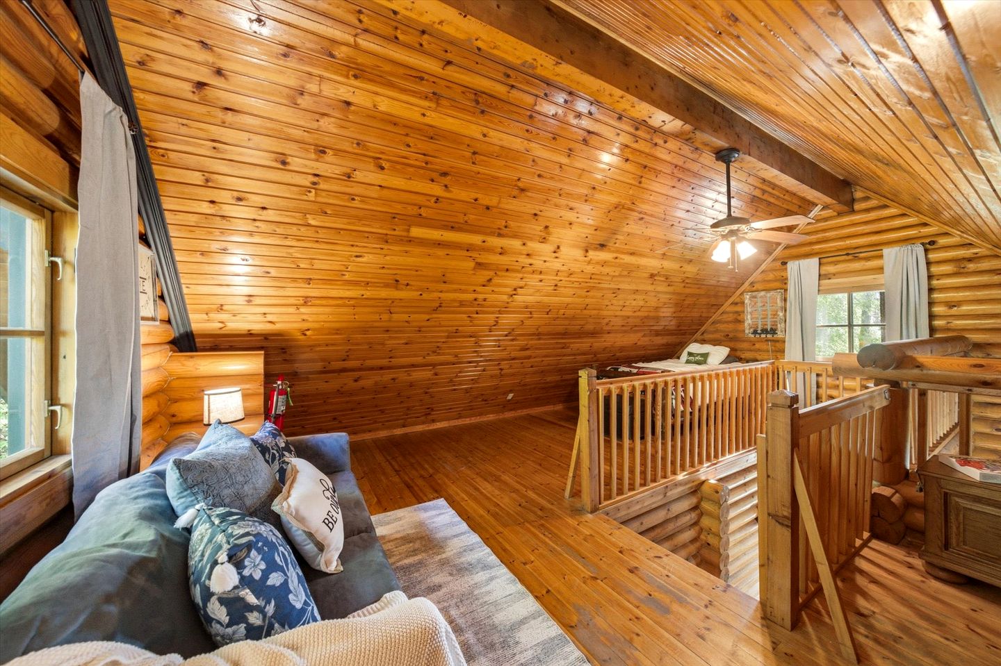 Spectacular Wooden Cabin with Hot-tub in Sevierville, Tennessee