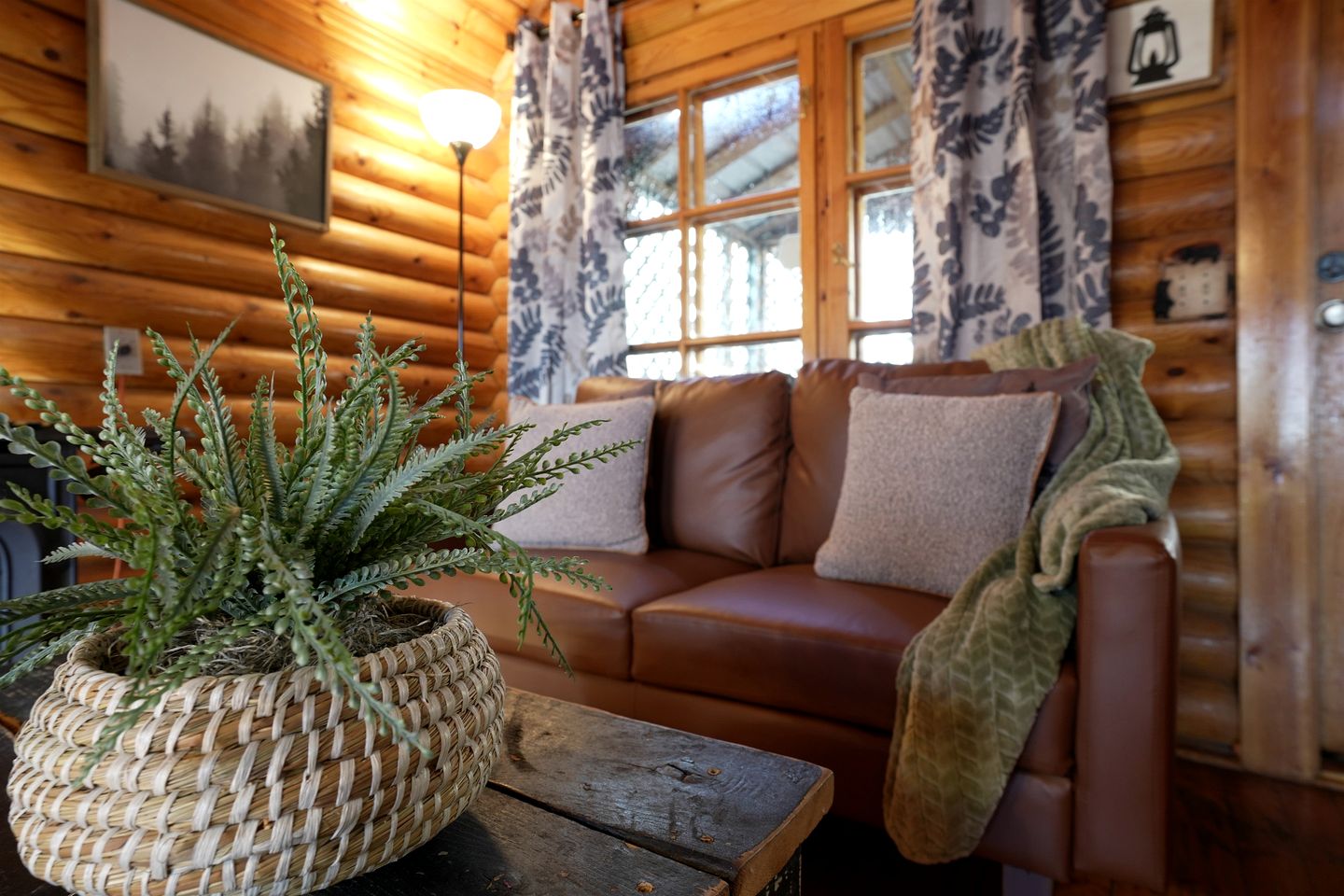 Spectacular Wooden Cabin with Hot-tub in Sevierville, Tennessee