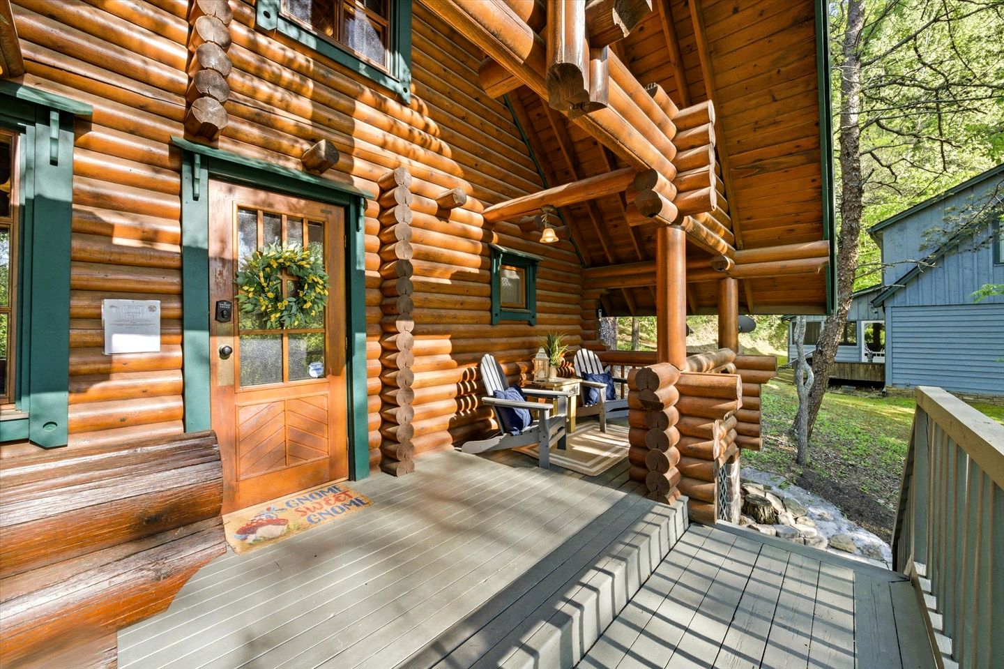 Spectacular Wooden Cabin with Hot-tub in Sevierville, Tennessee