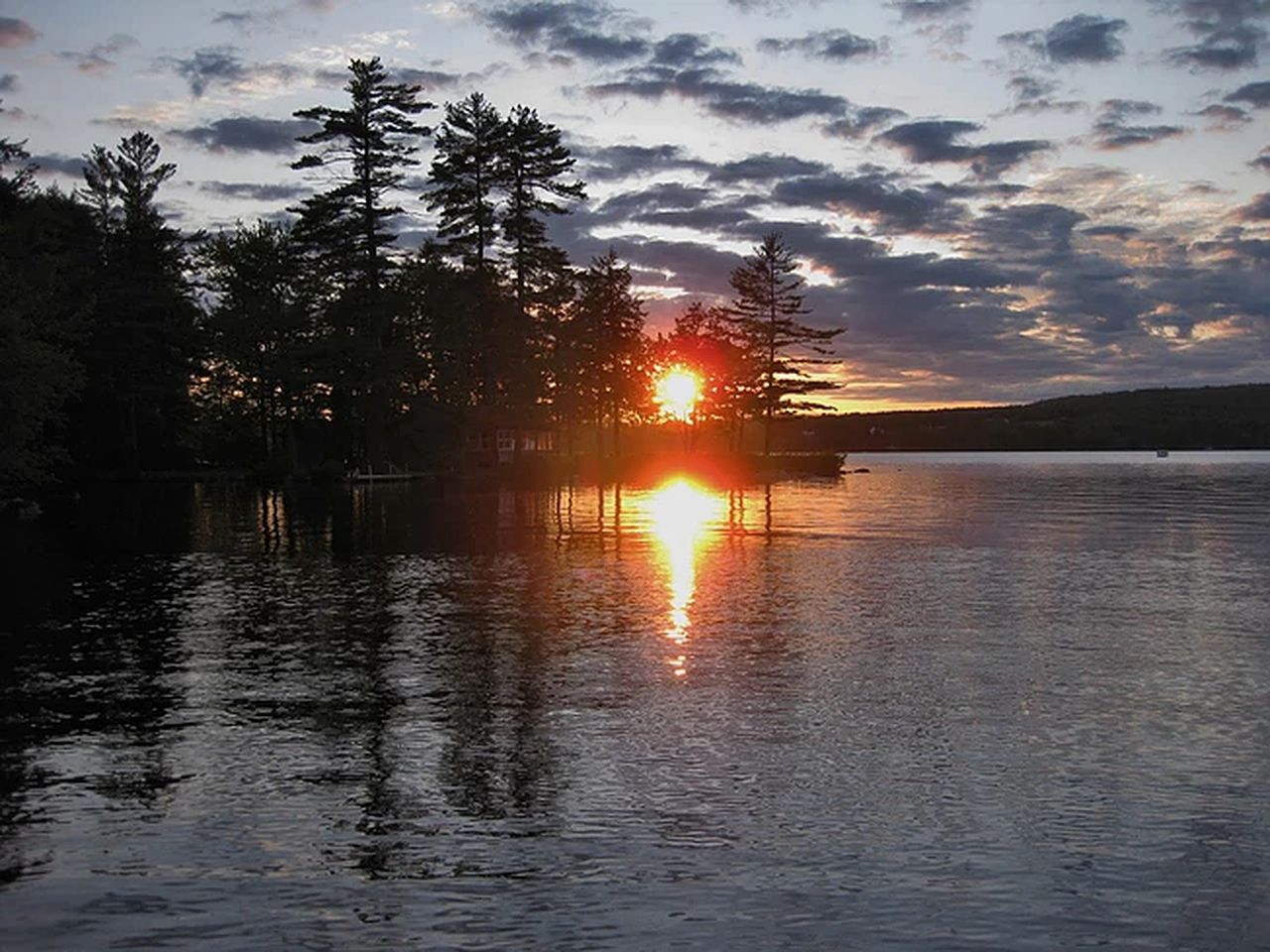 Picturesque Cottage Rental Situated on Great Pond in Maine