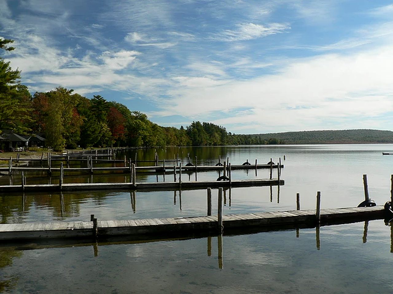 Picturesque Cottage Rental Situated on Great Pond in Maine