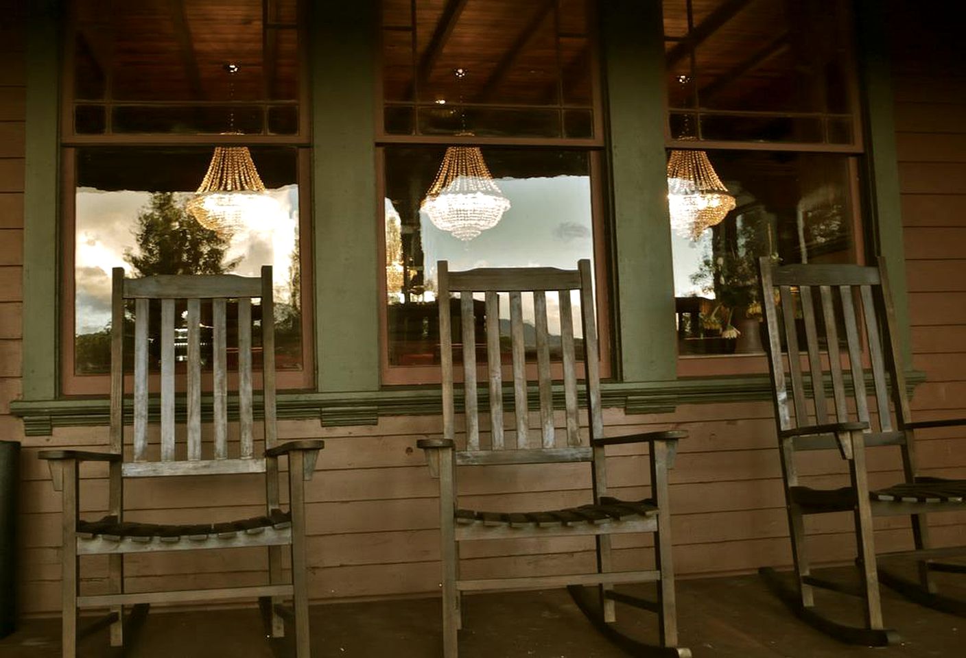 Stately Old-Fashioned Cabin for Group Getaway to the Catskill Mountains, New York