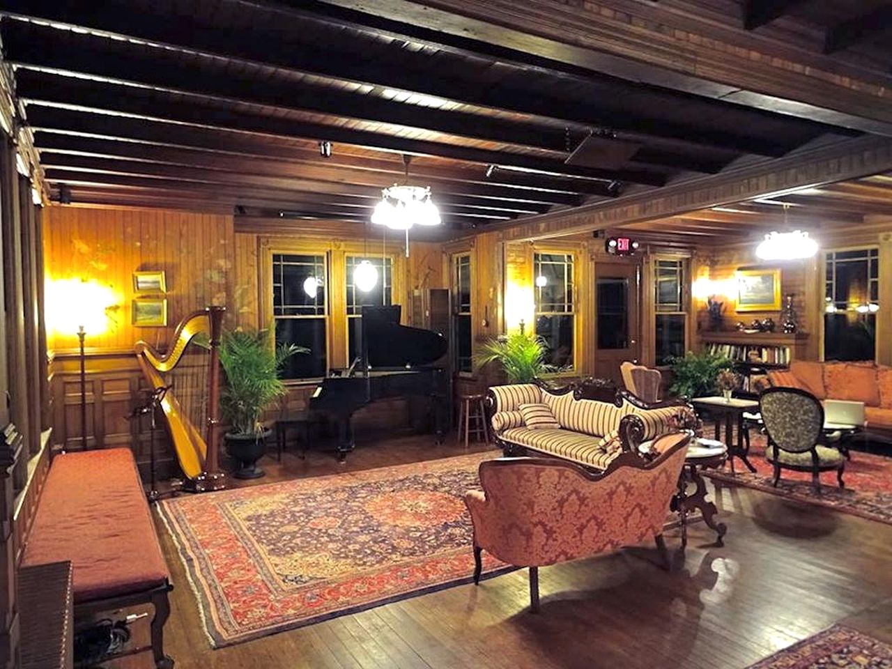 Stately Old-Fashioned Cabin for Group Getaway to the Catskill Mountains, New York