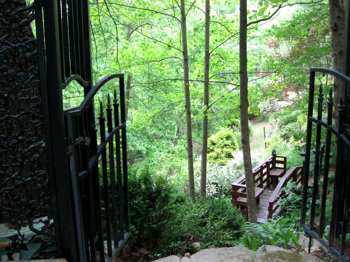 Cabins (Erwin, Tennessee, United States)